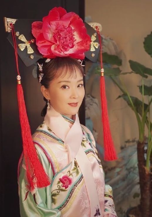 黄海冰|黄海冰张棪琰合体重现古装造型，挽手贴头太亲密，网友认为不合适