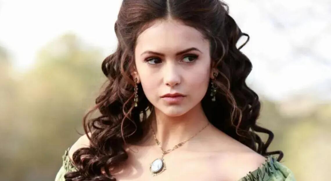 好莱坞|她20岁凭一部剧火遍全球,30岁过气隐退,如今却靠古堡豪宅翻红