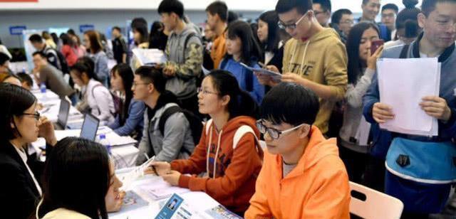 上海市|专科女孩求职“被拒”,晒简历引发争议,不料遭到网友冷嘲热讽