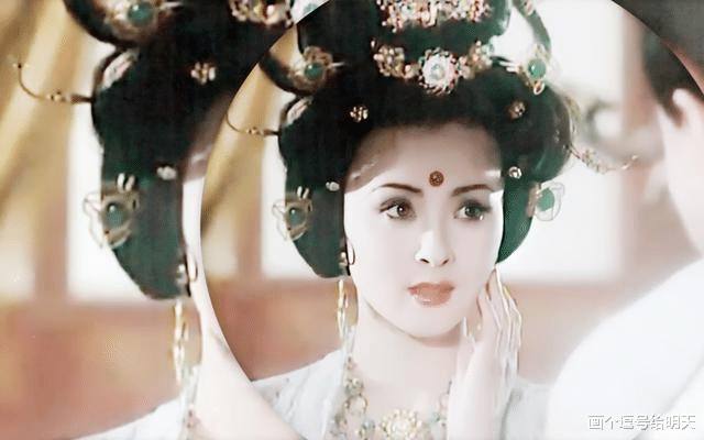 世界最胖女子，顶12个杨贵妃，被小10岁高富帅博士爱上，已生 2子