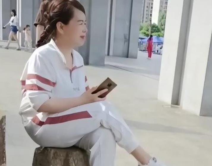 杜新枝|二审官司结束后，郭爸晒杜新枝婆媳同框视频，小熊面露笑容心情好