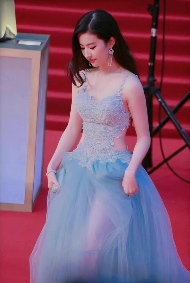 SNH48|娱记问刘亦菲：“你裙子的后背都没有布，应该不贵吧？”