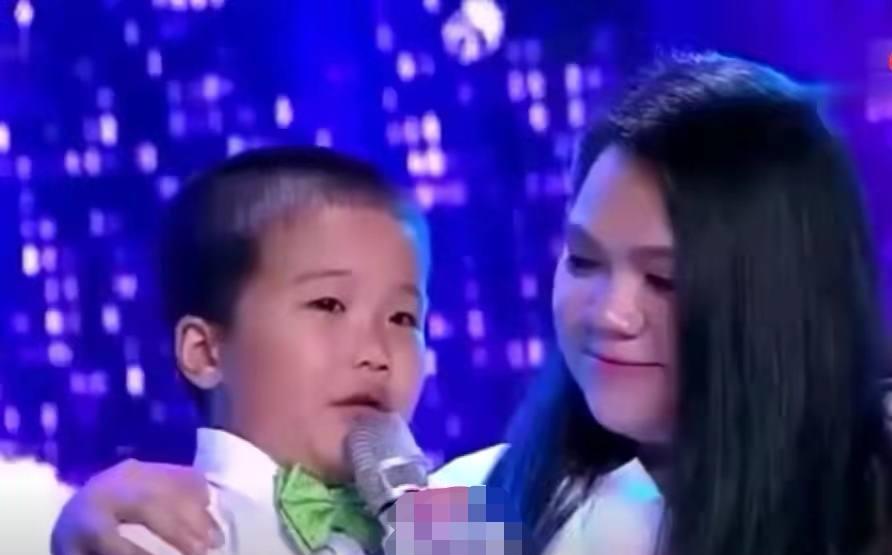 商州|重度残疾的谭伊玲,生下儿子后,被丈夫抛弃,如今当主播挣钱