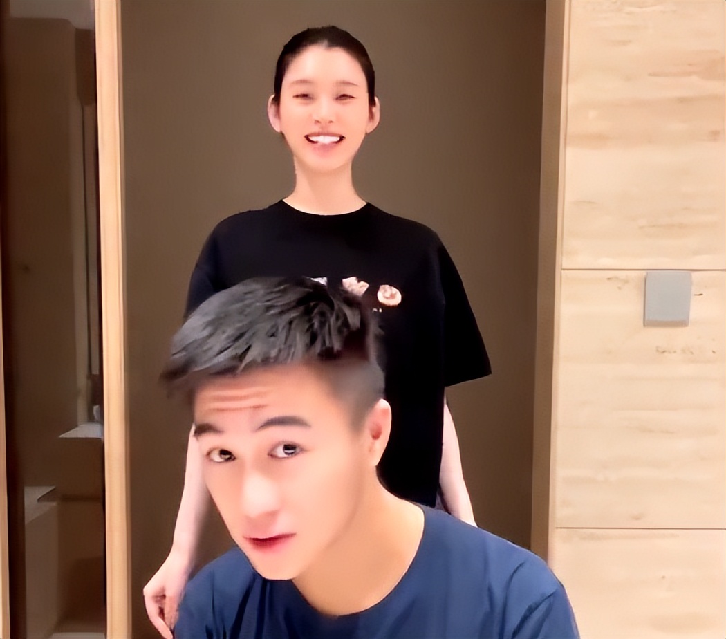 奚梦瑶|奚梦瑶晒给老公剪发视频，小腹有明显的凸起，被质疑怀上三胎