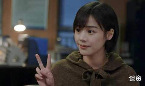 |马思纯现身英国虎背熊腰，张哲轩全程陪伴，网友：孕相明显海外待产？