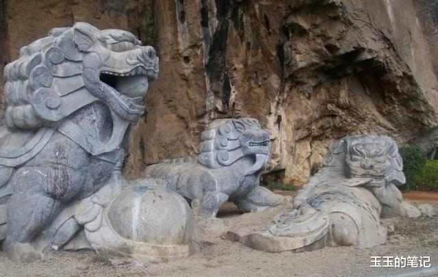 在准备挖掘十三陵时,工地出现陌生老者阻拦,接着怪异的事件发生