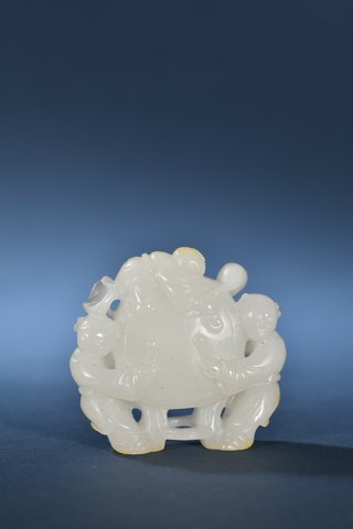 和田玉籽料|和田玉籽料童子击鼓 雕件