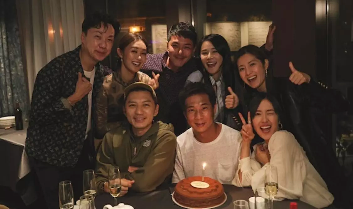 唐诗咏|41岁唐诗咏有新恋情?为好友庆生似足女主人,动作亲昵惹关注