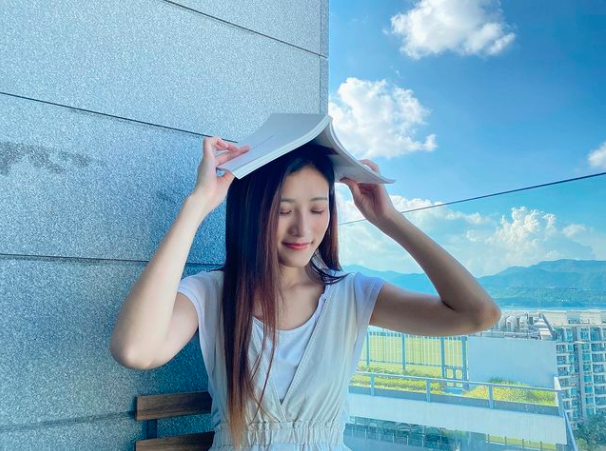 电影|31岁港星被灯砸破头！血流满面衣领被染红，紧急送医后仍坚持拍戏