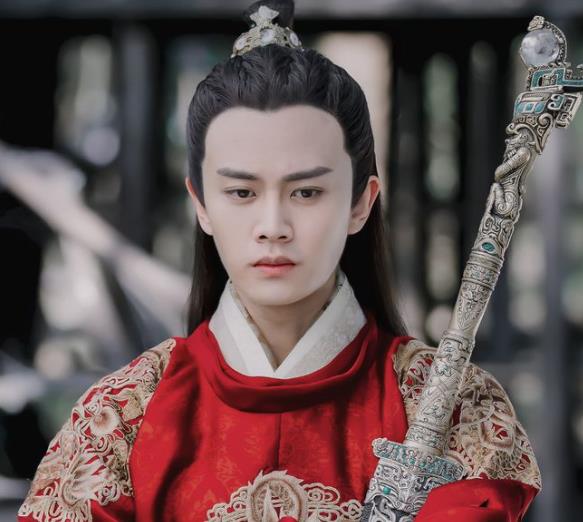 杨洋|红衣top榜，成毅杨洋上榜，他一袭红衣，邪魅一笑堪称古装天花板