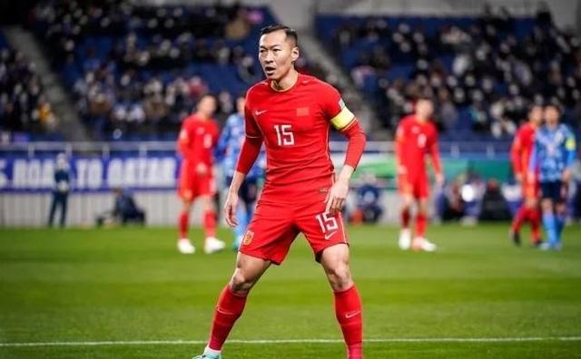 国足|国足打破沉默正式回应吃海参，态度强硬不服气，15字彻底激怒球迷