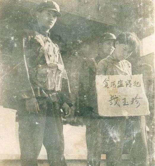 新中国首个被枪毙的女贪官：女会计贪四万块被枪毙，临终说了什么
