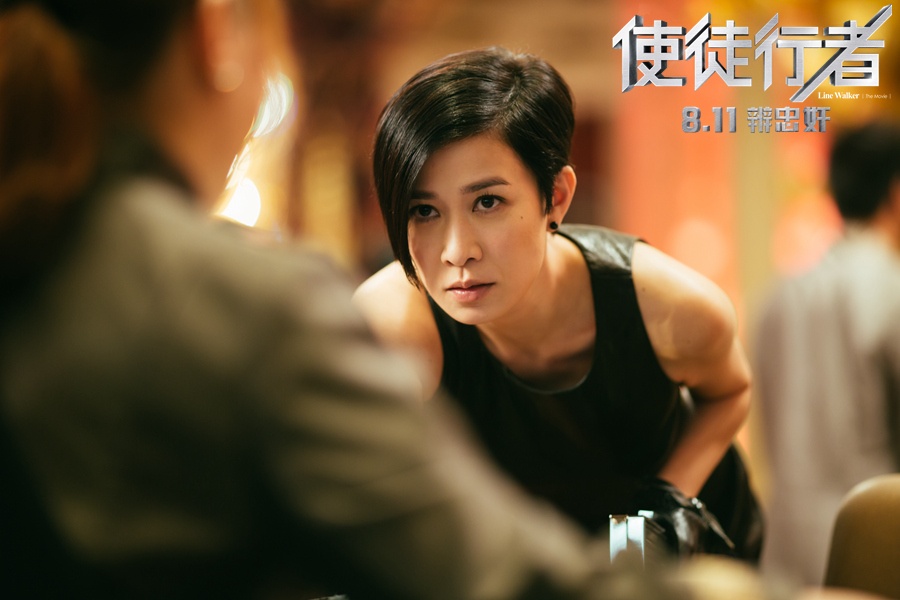 佘诗曼|47岁佘诗曼扎公主头现身跟平时披发差距大,我感觉她一下就变老了