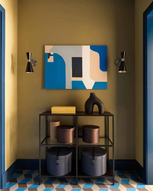 俄罗斯90㎡三室的家,撞色有个性布置很高级,网友:藏着浪漫与自由