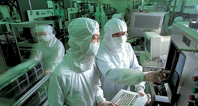 扛不住了!台积电想要关闭EUV光刻机,外媒:“麻烦”来了!