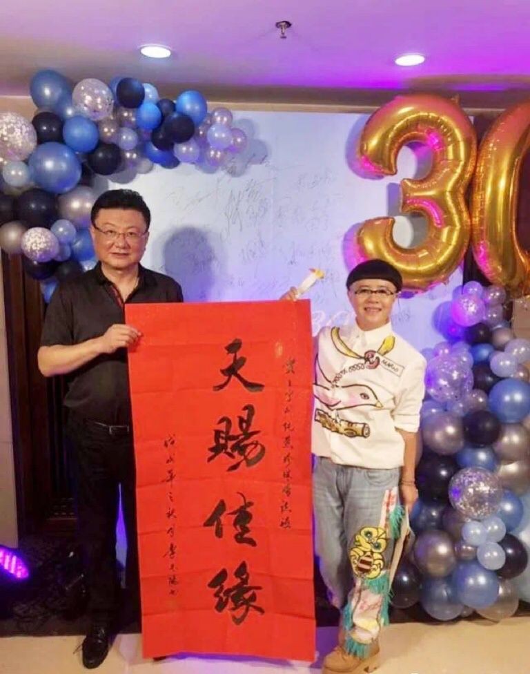 刘纯燕|央视王宁:一脸严肃主持26年,小妻子是我的开心果,余生不会负她