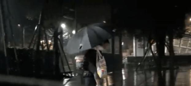 大S|同学家长曝大S不管孩子,处境十分可怜,小玥儿下雨天路边大哭