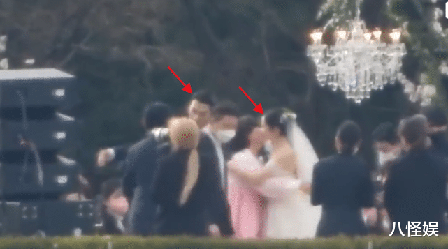 孙艺珍|玄彬孙艺珍婚礼仪式进入尾声,鞠躬感谢父母,甜蜜接吻惹全场沸腾