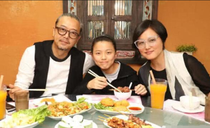 张延|出道27年不红，和经纪人结婚15年，如今经纪人老公火了她都没火