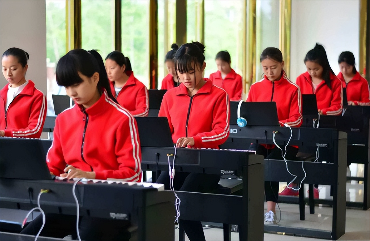 高校|不愁找工作的3个专业,毕业生各个单位抢着要,22届考生不妨试试