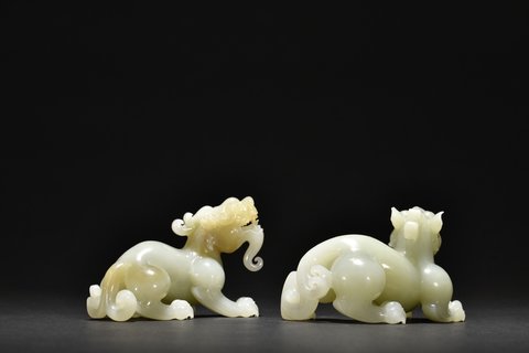 |清代 和田玉螭龙摆件一对