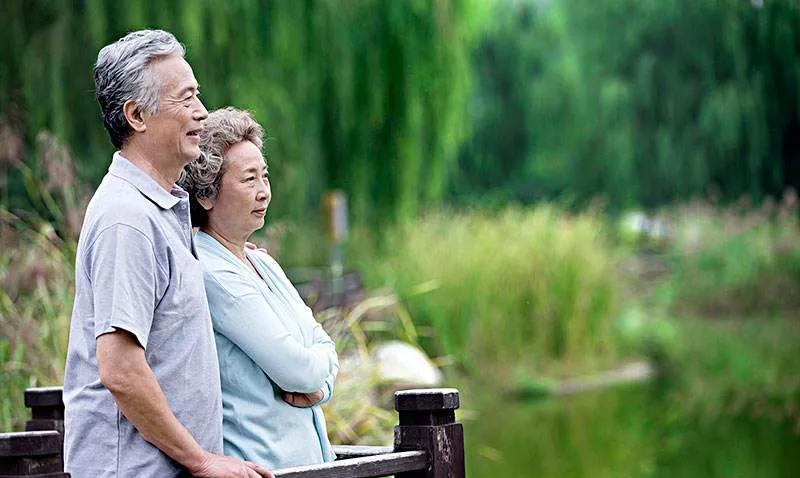 65岁亲家母与55岁亲家公想结婚成家,儿女都赞成,说便于赡养老人
