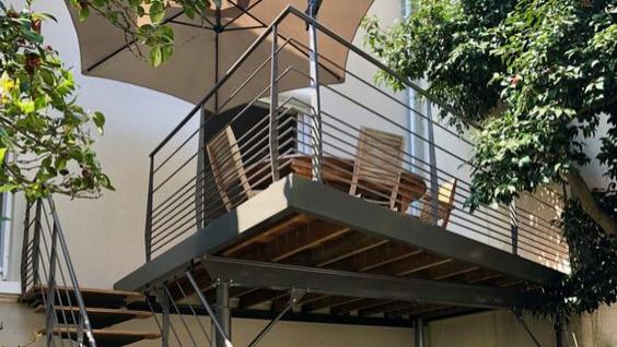 个人住宅建议加建户外楼梯，2楼平台直接下院子，用起来格外省心