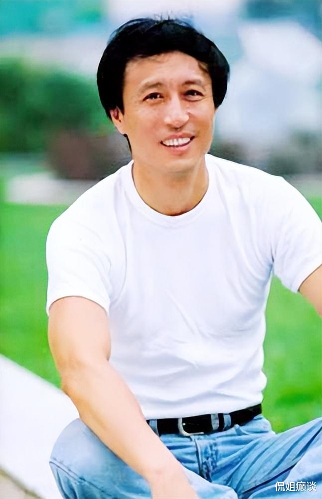 王洛勇|王洛勇：曾是胡歌的恩师，独闯美国16年，感激19岁嫁给自己的丁宁