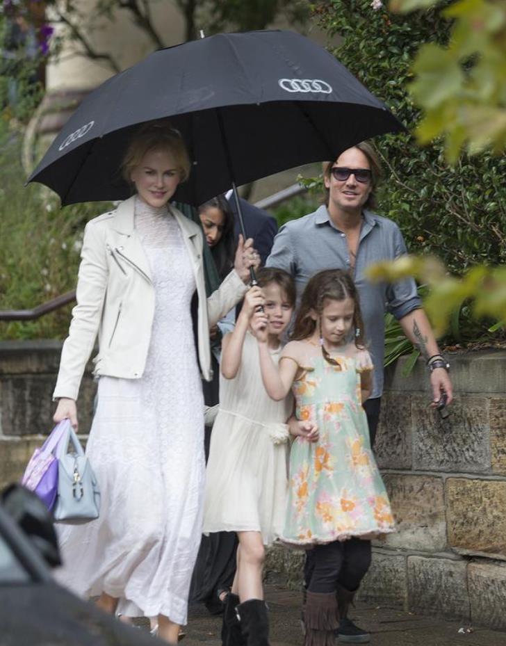 妮可·基德曼|妮可基德曼太拼了:55岁练成金刚芭比,秀出6块腹肌,二婚很幸福