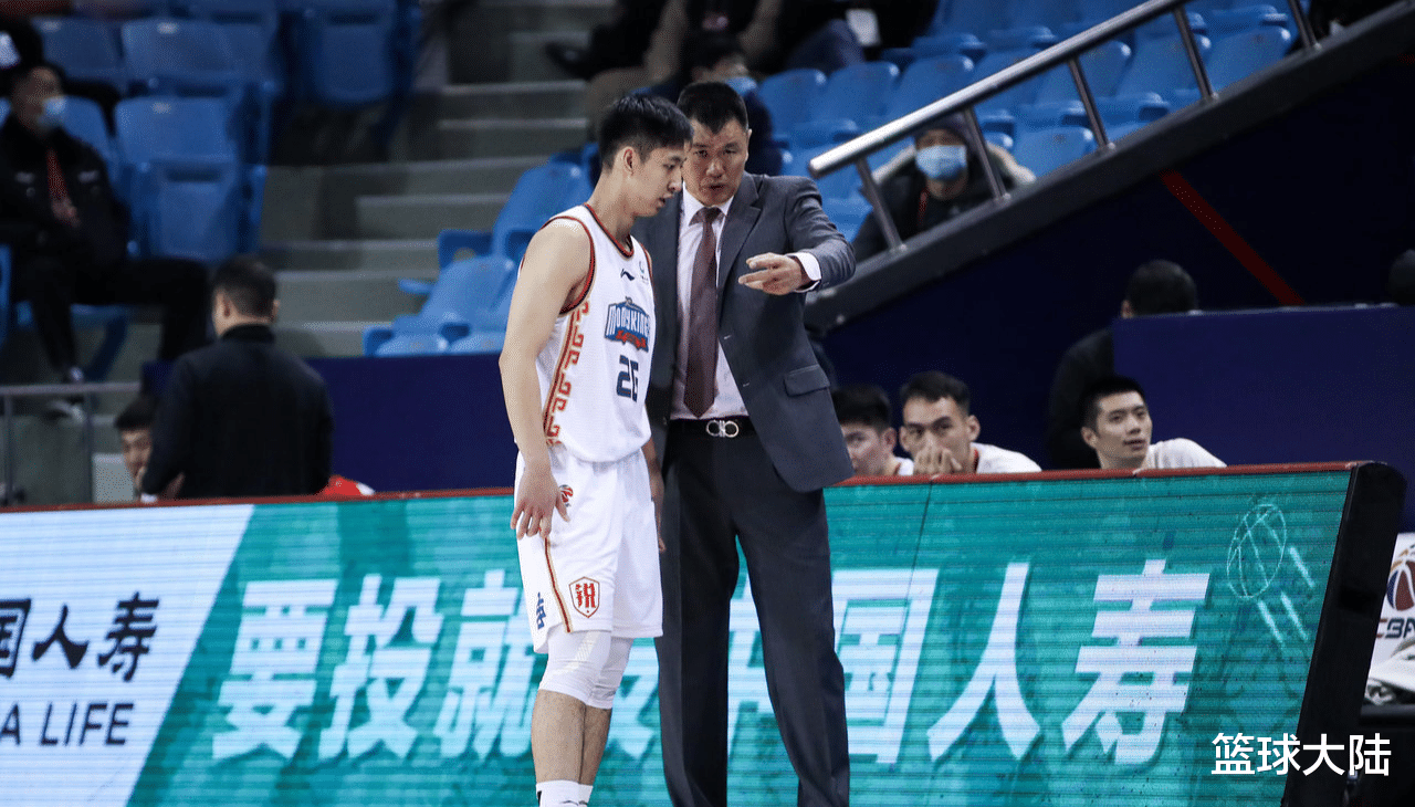 田鹏飞|CBA争议球队再换帅！雅尼斯或走马上任，全力冲击季后赛