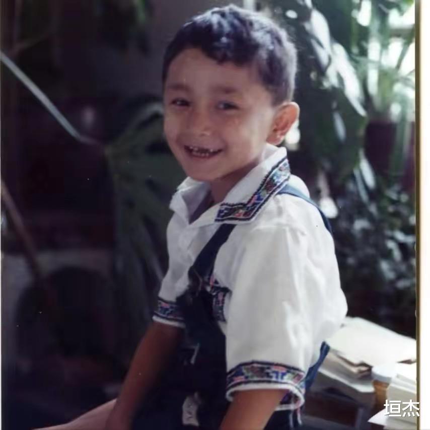 李易峰|尼格买提:30岁娶帕夏古丽,结婚9年无儿无女,风光背后有心酸