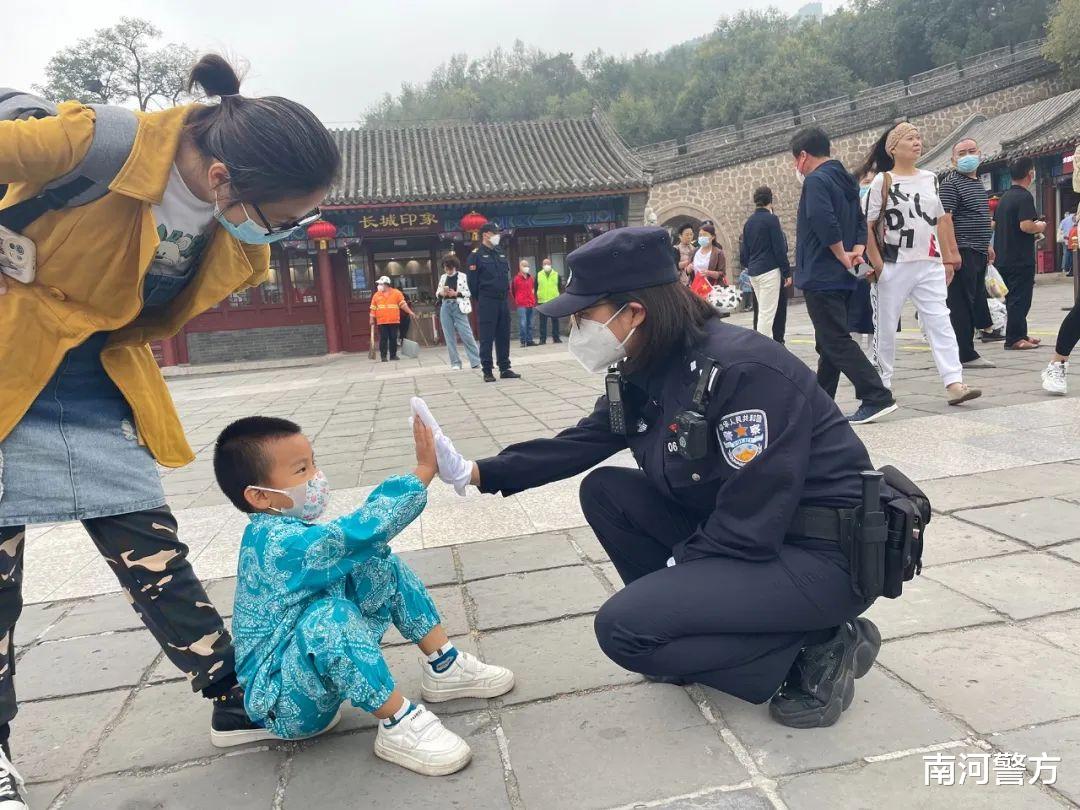 看!这是警察告白的样子~