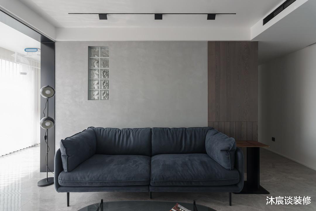 这对夫妻很理性,把家装成了简约风,没想到越是简单的装修越舒服