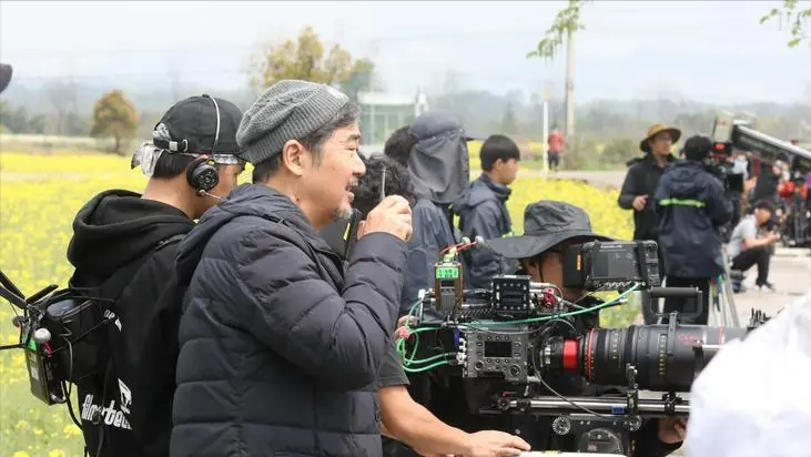 安眠书店|娱乐圈的“灯下黑”：打戏、吻戏，假戏真做，连男演员都深受其害