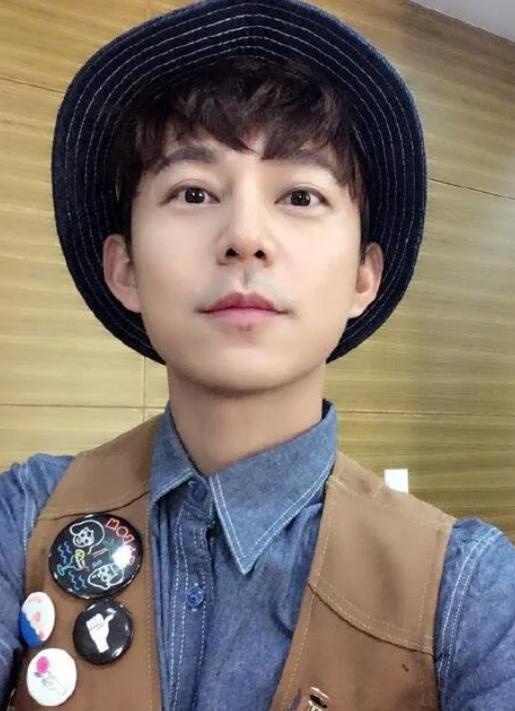 何炅|娱乐圈的人走茶凉,在何炅的身上体现得淋漓尽致!