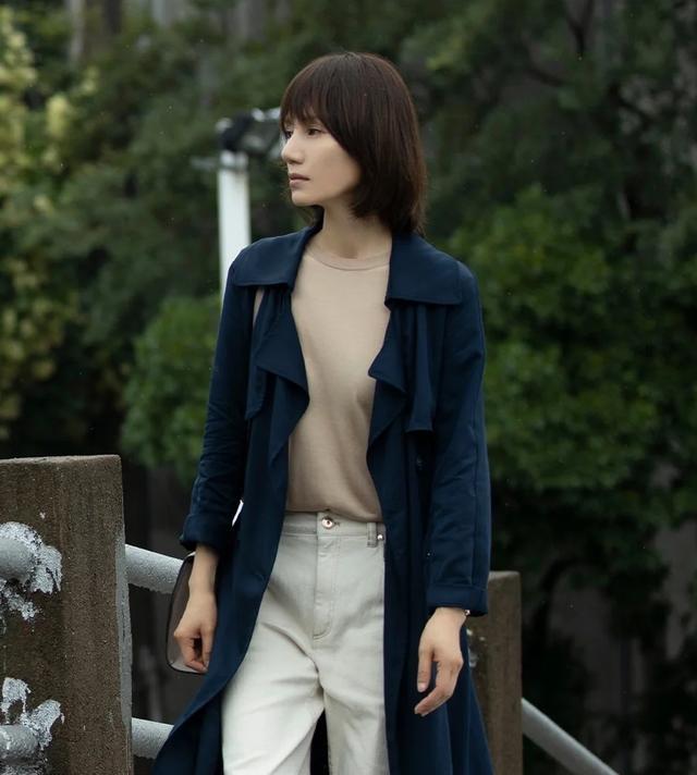 白羊女|袁泉新剧《相逢时节》，堪称职场穿搭天花板，风格优雅又得体