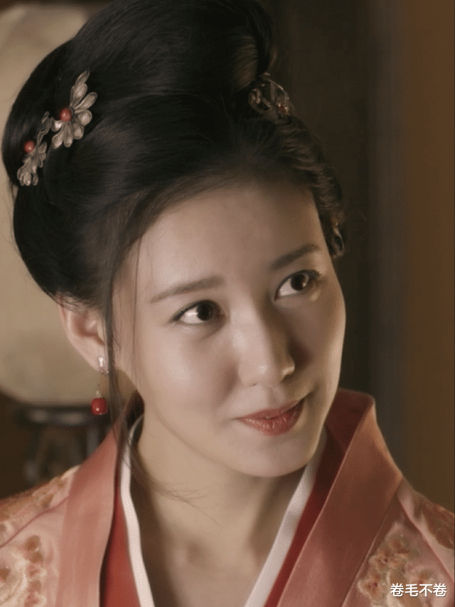 黄圣依|“大长脸”也好看的8位女星，个个明艳大气，高级感十足