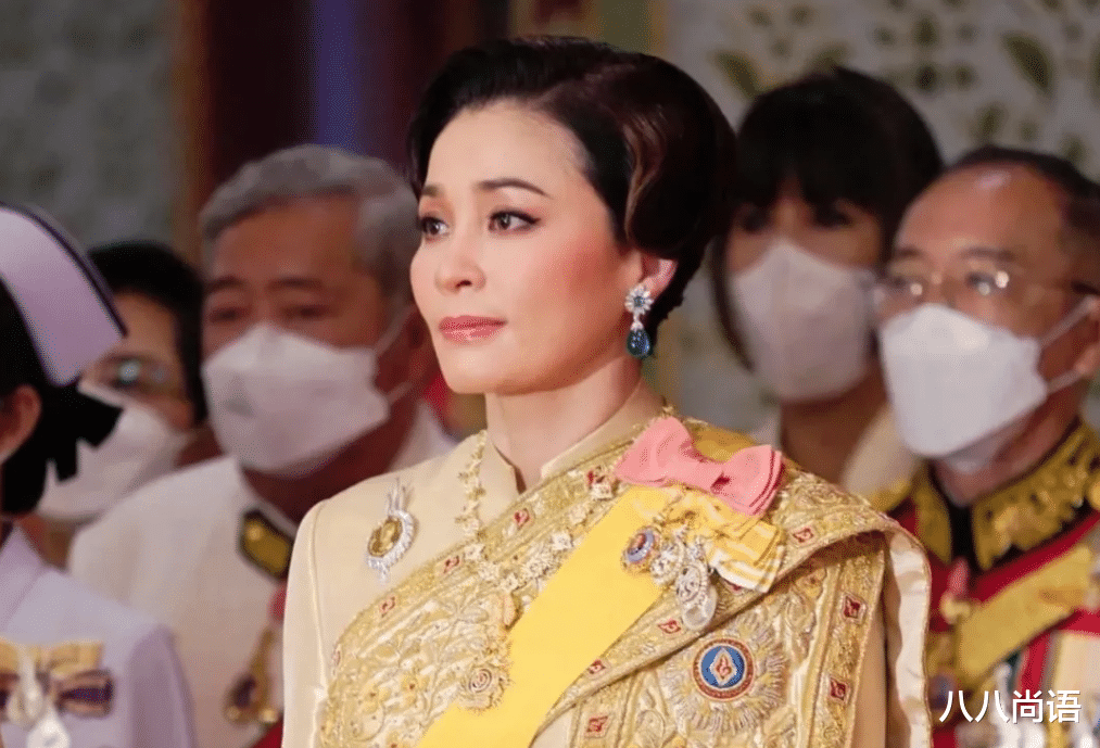 发型 苏提达又换发型，佩戴假发给泰王贺寿气质大变，还是用真发造型美