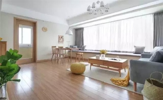 带大家参观下我新家,98㎡原木风,玄关隐形凳获得朋友一致好评!