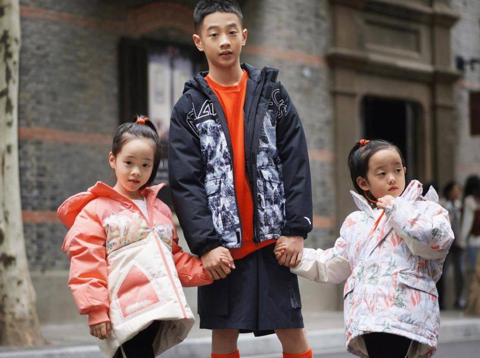 杨威13岁儿子到青春期!凌晨4点还玩手机,被爸妈罚跑12公里