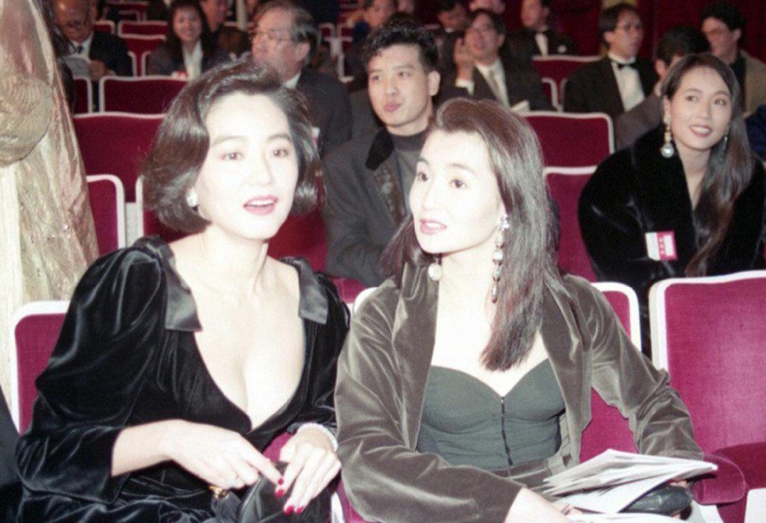 林青霞|张曼玉穿吊带嫩回18岁,林青霞穿深V像极了邓丽君,就是领口都太低