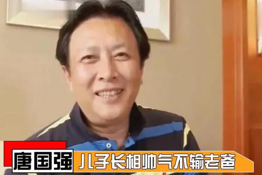 唐国强|唐国强带着妻子出街，他大儿子的照片曝光，长相让大家有点失望