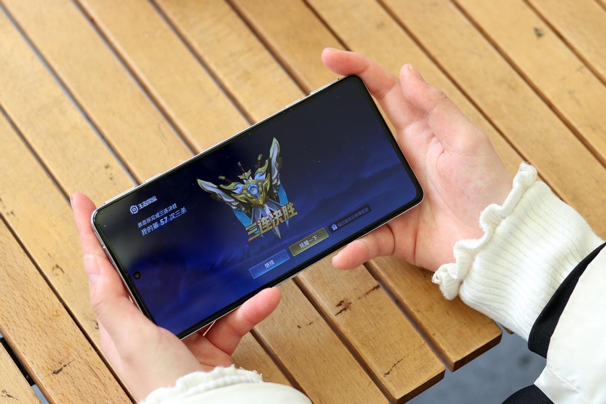 动力|玩游戏用啥手机操控好？磁动力肩键是首选！红米K50电竞版降400元