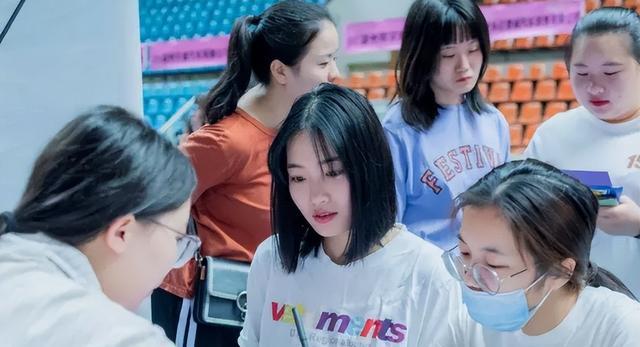 大学生|越是精明的父母,越不会让孩子从事这些工作,工资少还没发展