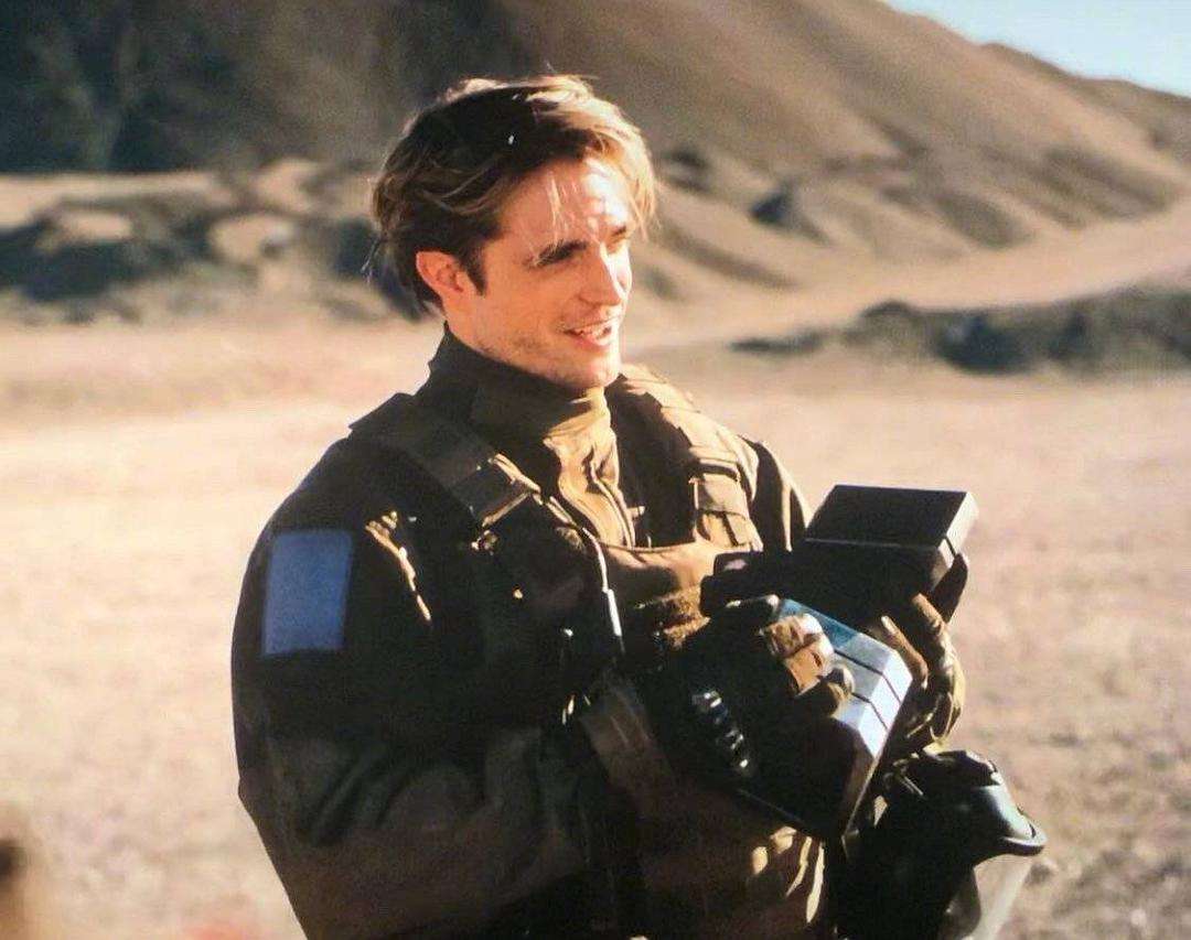 好莱坞|舔狗也有春天!罗伯特在好莱坞走红告诉我们:男人应该远离绿茶