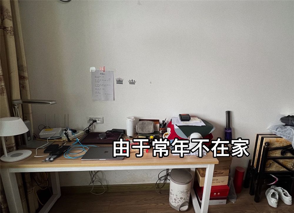 27岁男生改造旧房卧室,堆满杂物的卧室变超爽小屋,前后差别太大