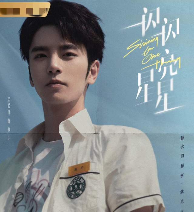 何泓姗|34岁女星疑恋情曝光！素颜与小9岁男星旅游，牵手搂抱回酒店太甜