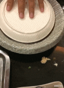 “当代年轻人能懒到什么程度？”床头柜用了两年都没拆封