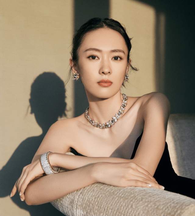 章子怡|童谣凭实力去掉了“小章子怡”的标签,活出自我