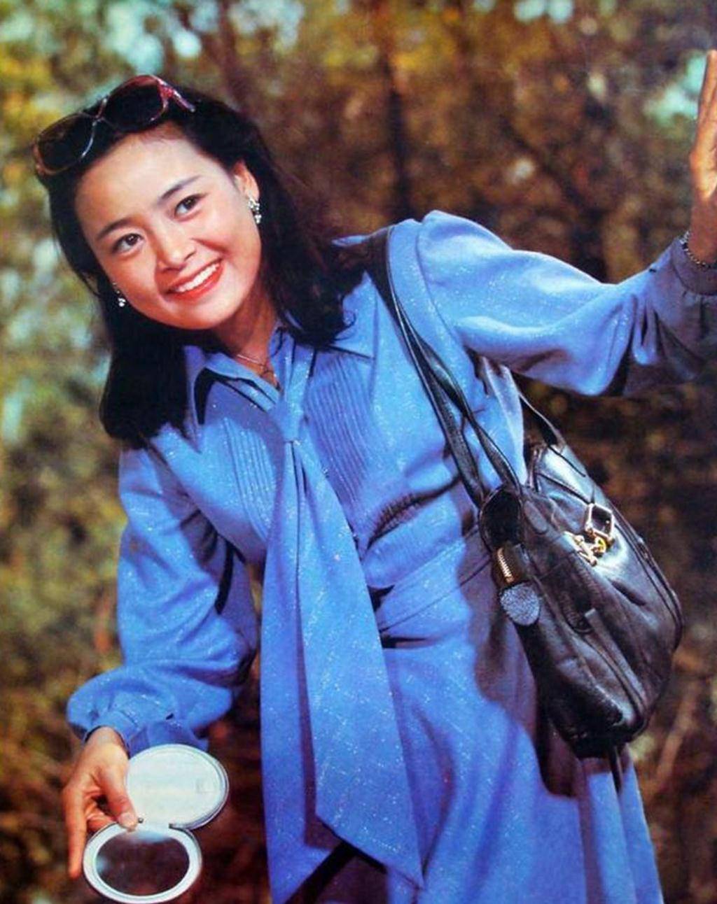 张建亚|张建亚：小木匠变身大导演，与女星张瑜离婚后甘当“模范前夫”